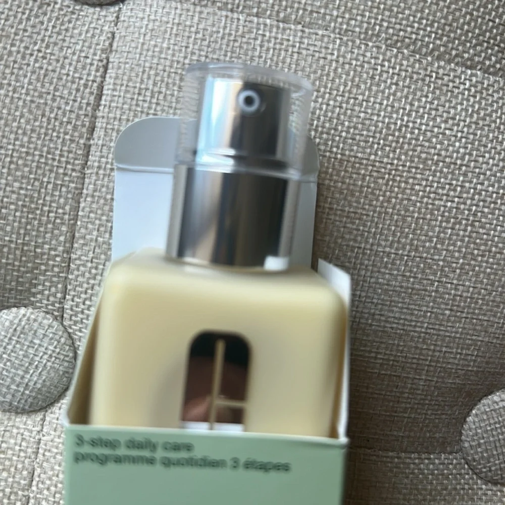 Clinique 3-Step Dramatically Different Daily Moisturizing Lotion